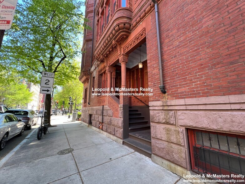 Building Photo - 254 Newbury St