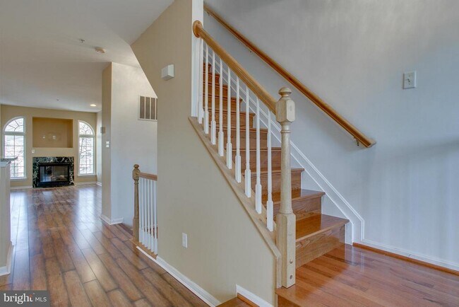 Building Photo - 6042 Blue Point Ct