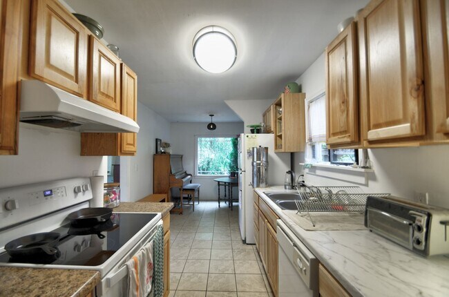 Building Photo - Charming 1-Bedroom Unit in Eastside Olympia