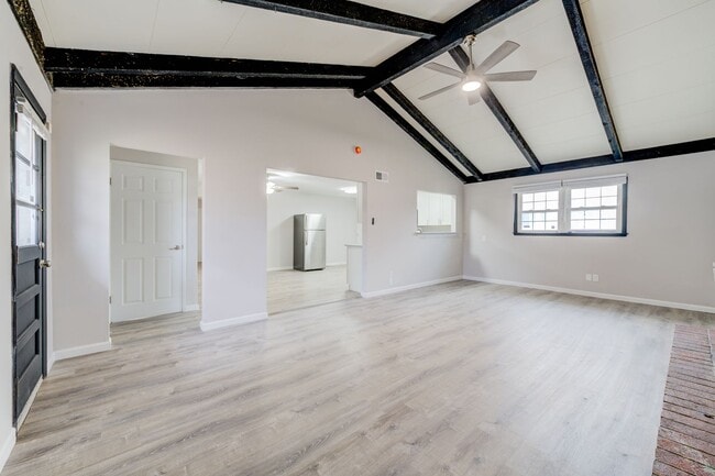 Building Photo - 3 bedroom 2 bath house with attached garage.