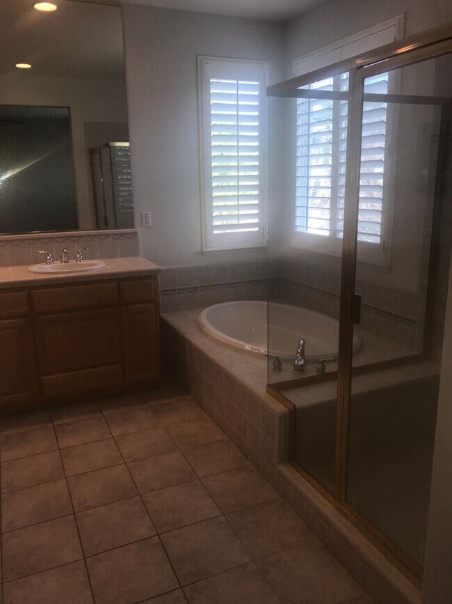 Building Photo - 4 Bed | 3 Bath | 2658 SF |Two Story | 3 car garage home | Tenant pays $200 for WS&G