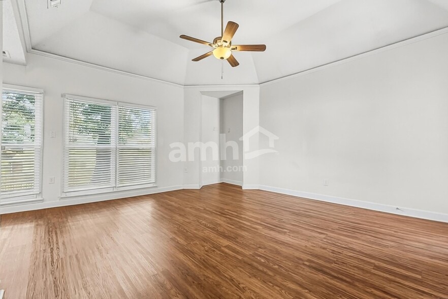 Building Photo - 1838 Oak Springs Dr