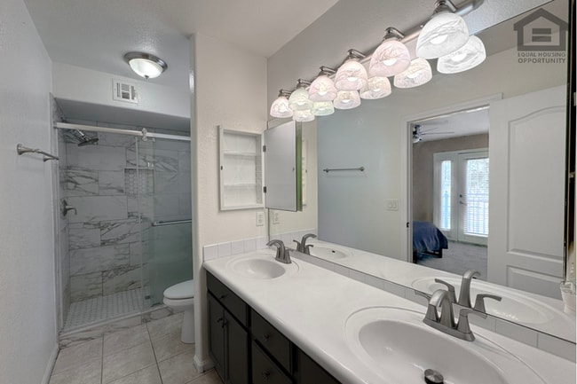 Building Photo - 3Bed/2.5Bath Condo at Priest Dr/Rio Salado Pkwy! -- ATTACHED 3-CAR GARAGE!