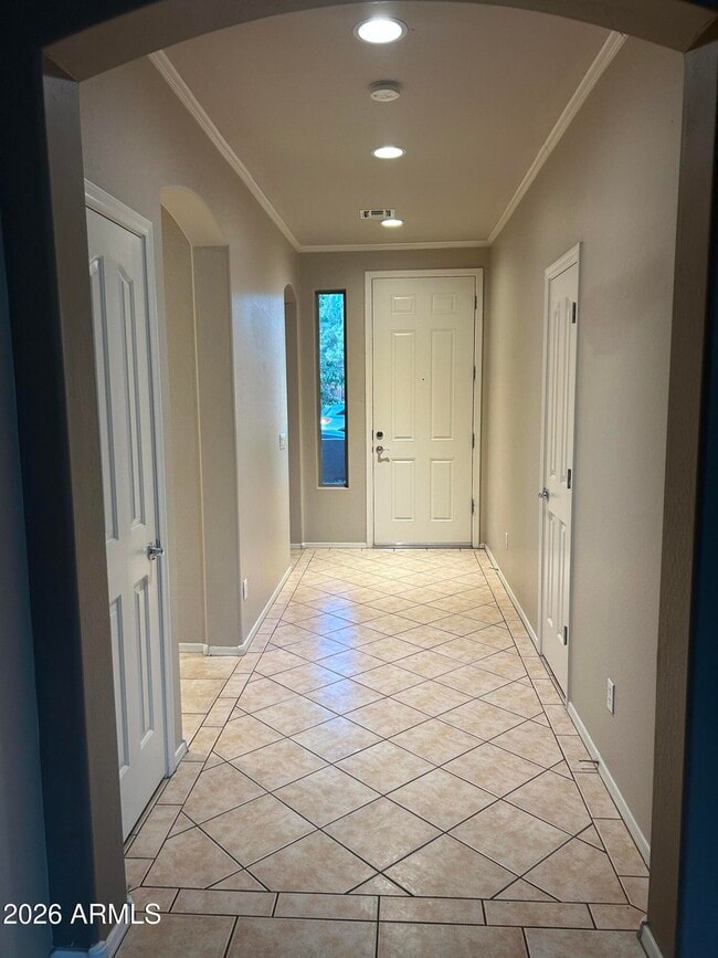 Building Photo - 2111 E Yellowstone Pl