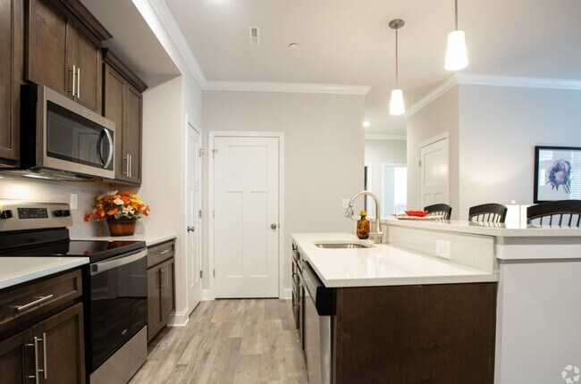 Building Photo - 507 W Creek Ln