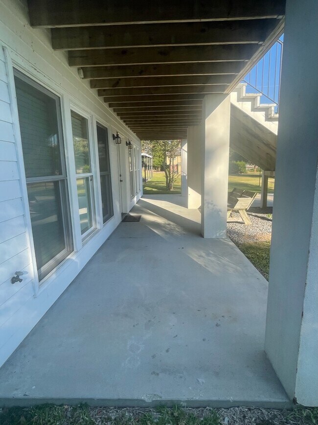 Building Photo - 1200 E Main St