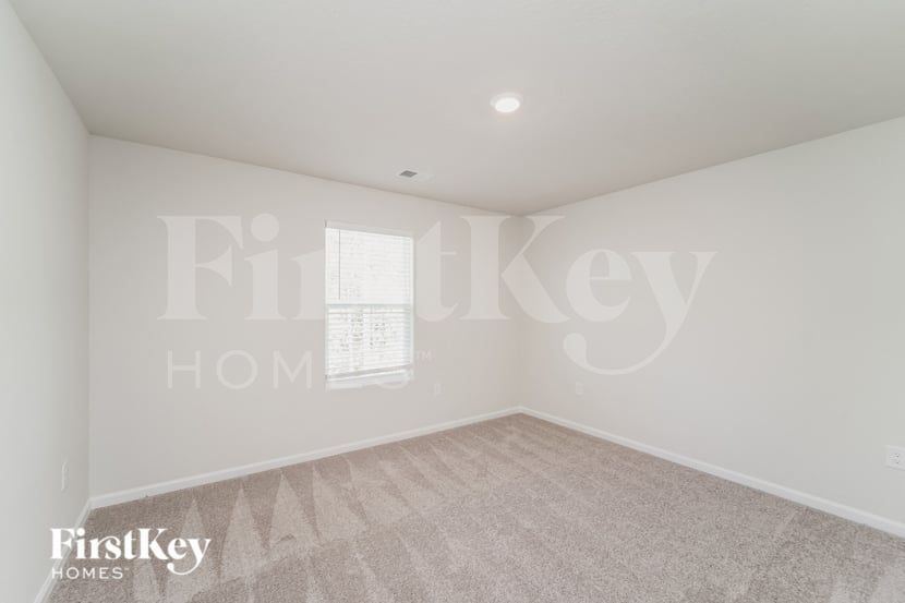 Building Photo - 8421 Deerwood Rd