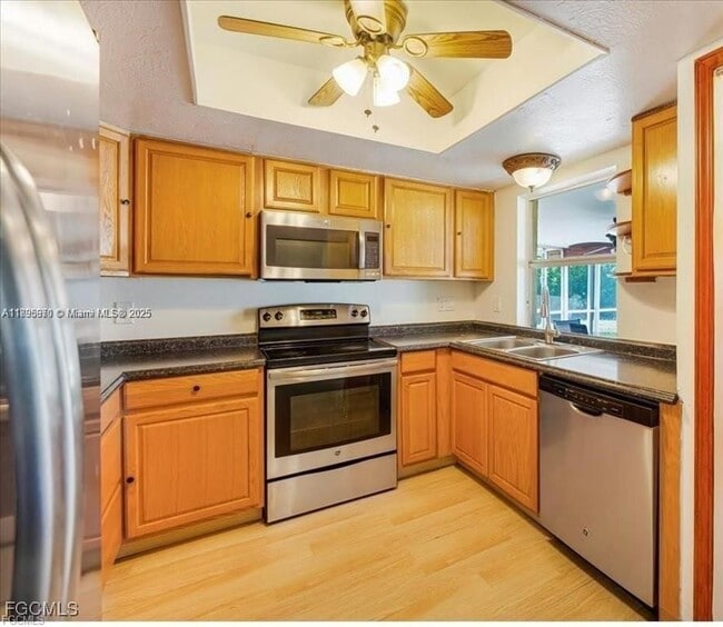 Building Photo - 915 SE 20th St