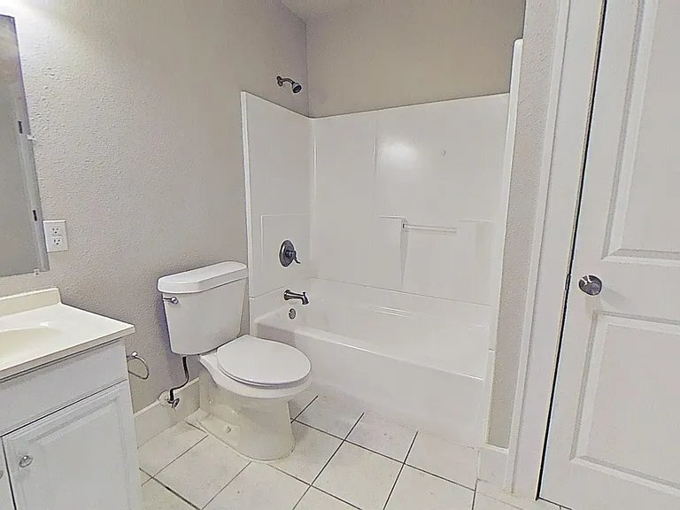 Building Photo - 124 N Yorktown Ave