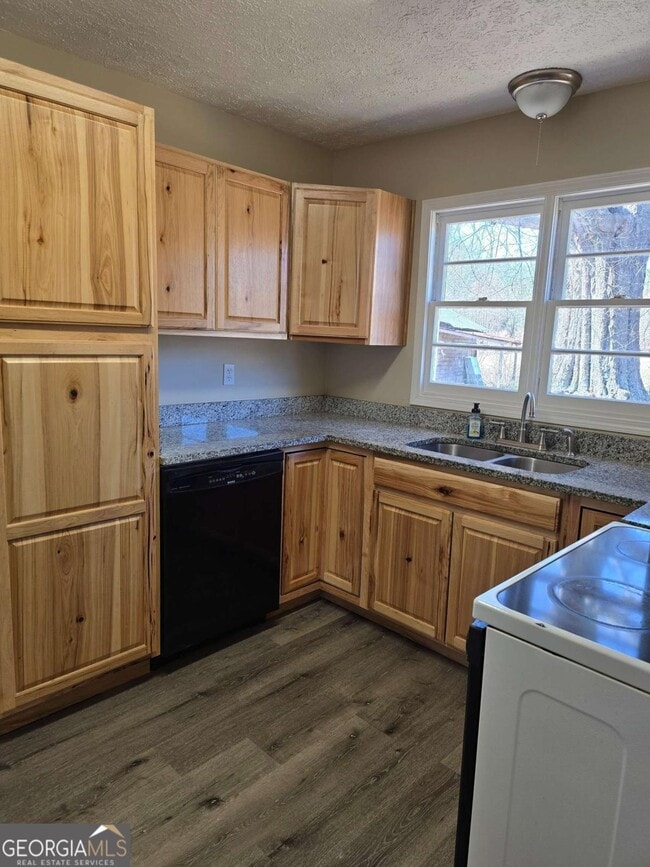 Building Photo - 2101 Hwy 81