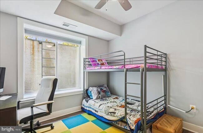 Building Photo - 1340 Nicholson St NW