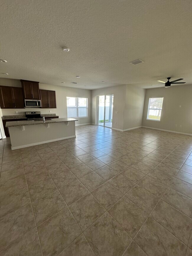 Building Photo - 3045 Lake Tahoe Ave