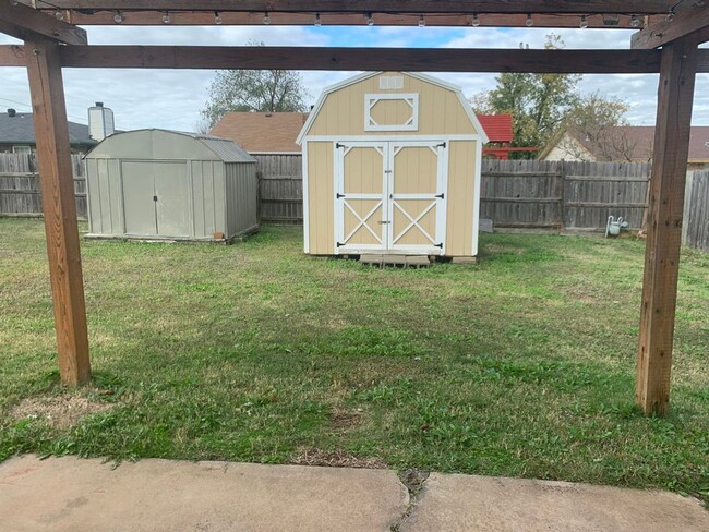 Building Photo - 8425 Bigwood Drive