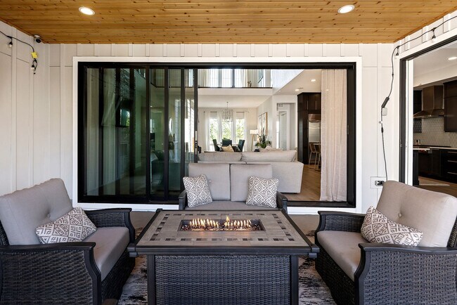 Building Photo - 6 Bedroom 5.5 Bathroom Single Family Home ...