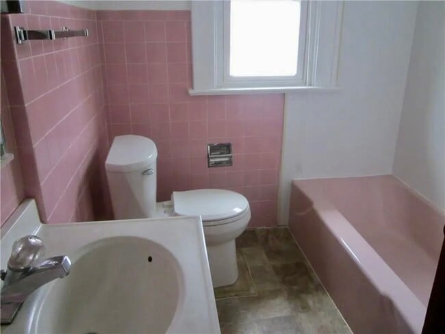 Building Photo - 192 Congress Ave