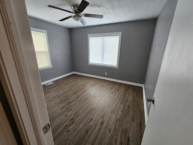 Building Photo - 4211 E 54 St