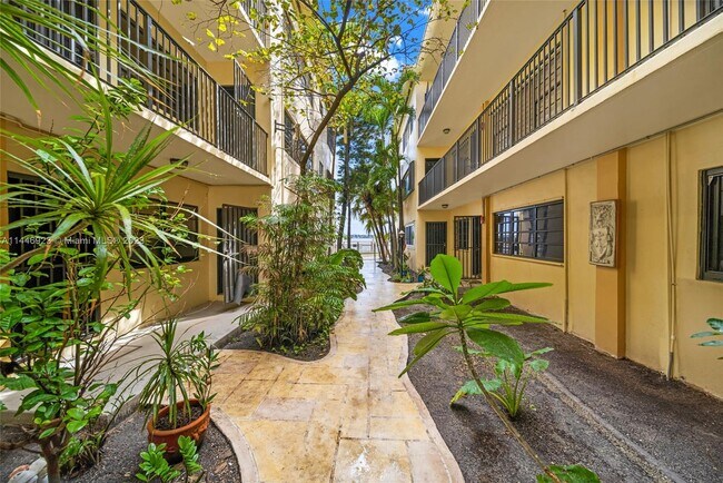 Building Photo - 7845 NE Bayshore Ct