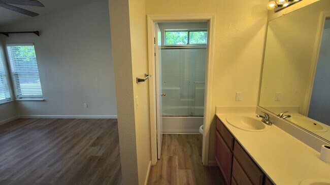 Building Photo - Brand New Flooring and FRESH Paint - SPACIOUS 3 BEDROOM HOUSE IN LIVERMORE!!!
