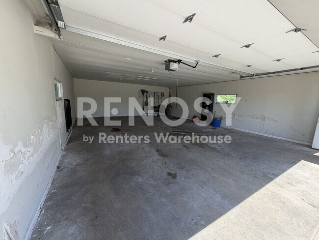 Building Photo - Availablae July 1st 4 Bedroom 2 Bath Single Family Home in Rochester
