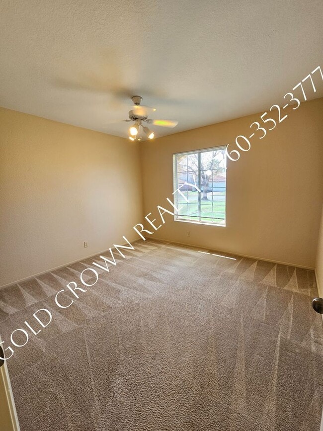 Building Photo - 2402 Lenrey Ave