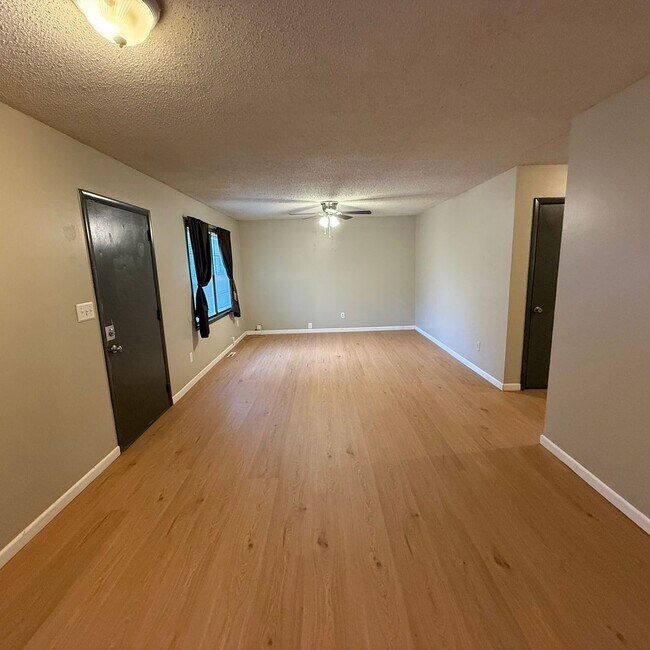 Building Photo - 2 Bedroom Home with unfinished Basement In SE Springfield