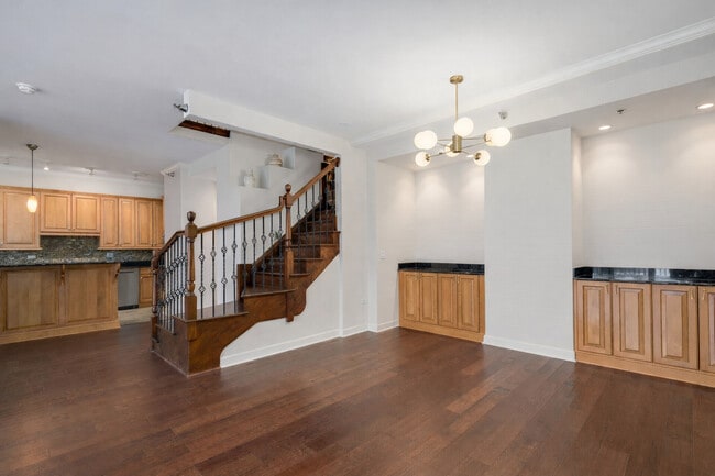 Building Photo - 1335 S Prairie Ave