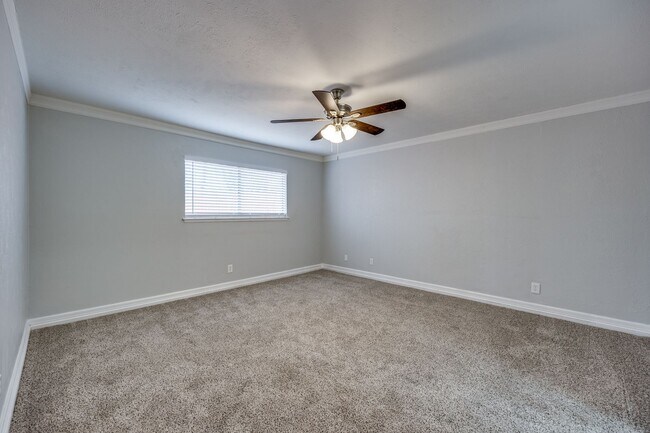 Building Photo - Spacious 4BD Home with Stunning Landscape ...