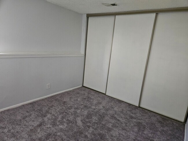 Building Photo - 3 BED 2 BATH IN AURORA