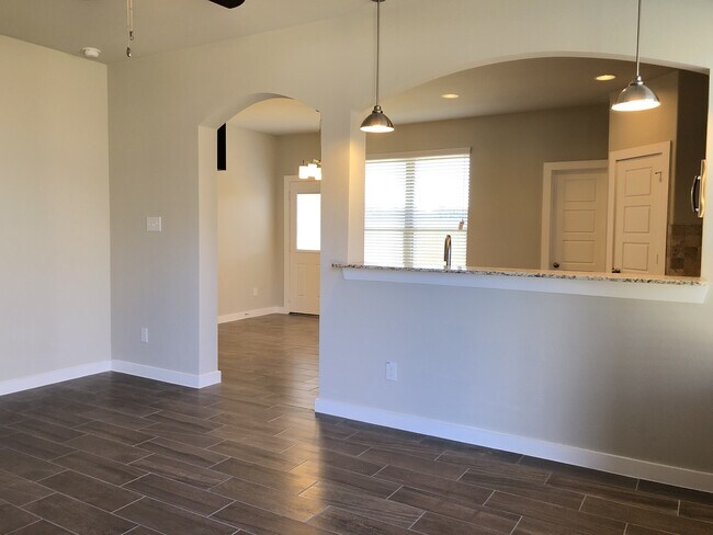 Building Photo - 1044 Sierra Vista Ct