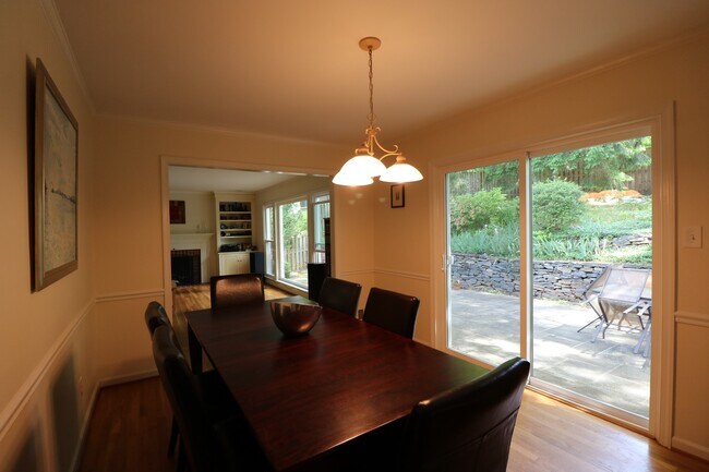 Building Photo - COMING SOON - 4Bed/2.5Bath Raised Rambler in Bannockburn near Glen Echo Park!