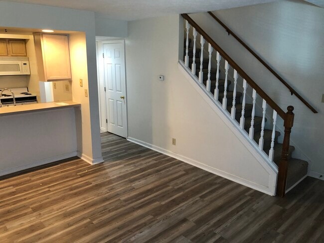 Building Photo - 2811 Horizon Dr