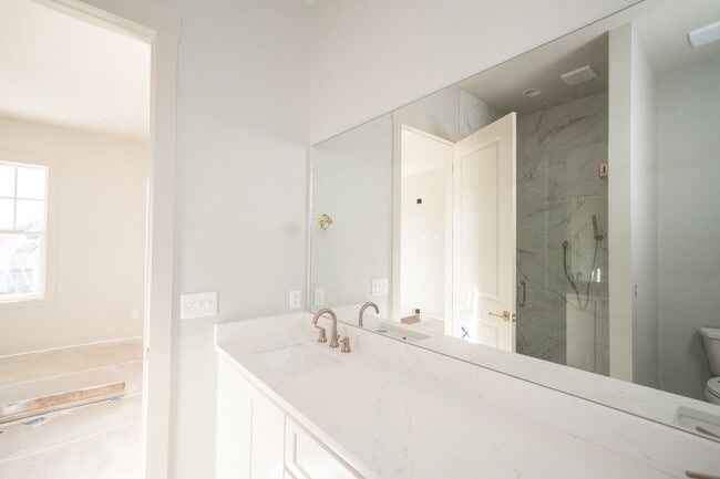 Building Photo - 3BR/3BA For Rent