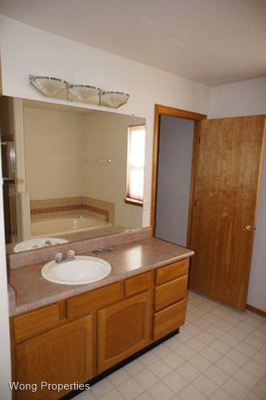 Building Photo - 3 br, 3 bath House - 5177 S. Liverpool Way...