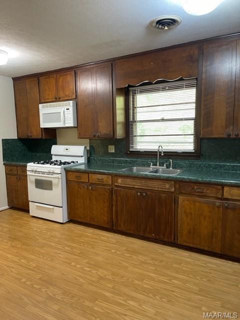 Building Photo - 400 Carol Villa Dr