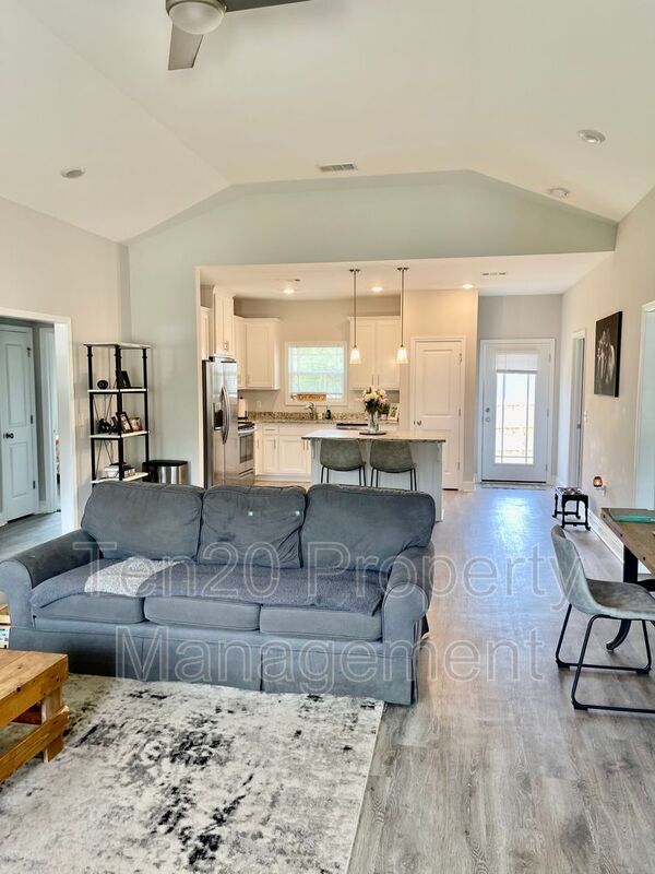 Building Photo - 30 Vineyard Dr