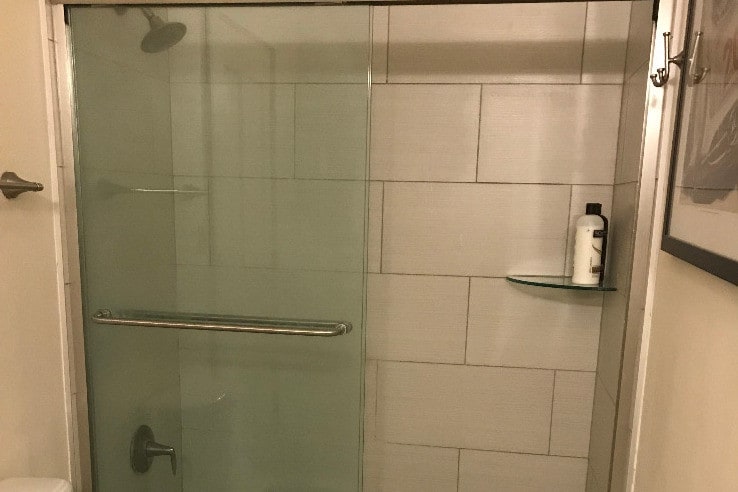 bathroom - 504 Dumaine St