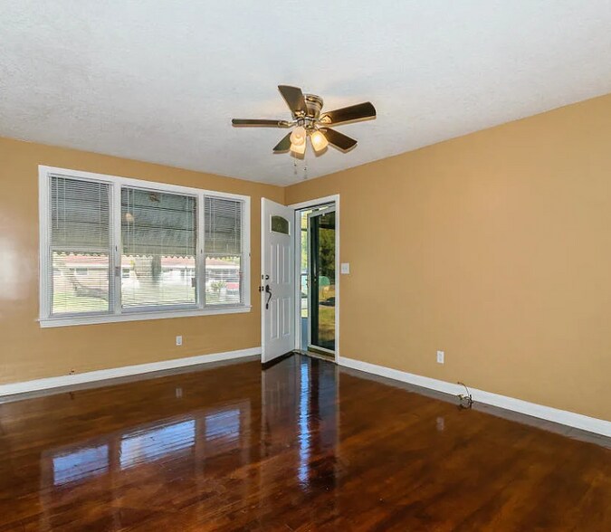 Building Photo - 5523 Minosa Cir E