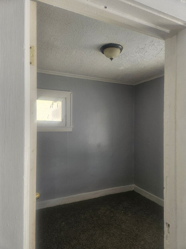 Building Photo - 2bd/1 bath Single Family Home!