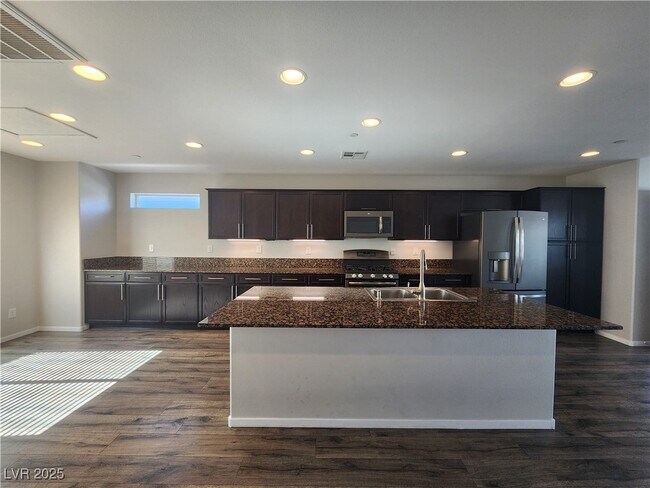 Building Photo - 9050 W Tropicana Ave