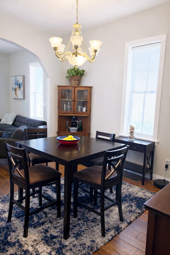 Building Photo - 722 Broadway Blvd SE