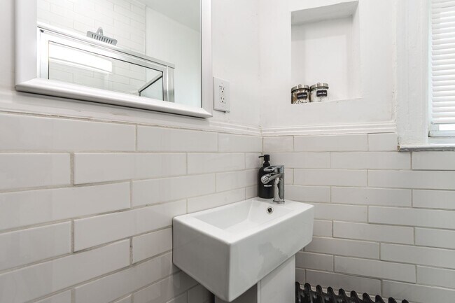 Building Photo - 4913 Yew St