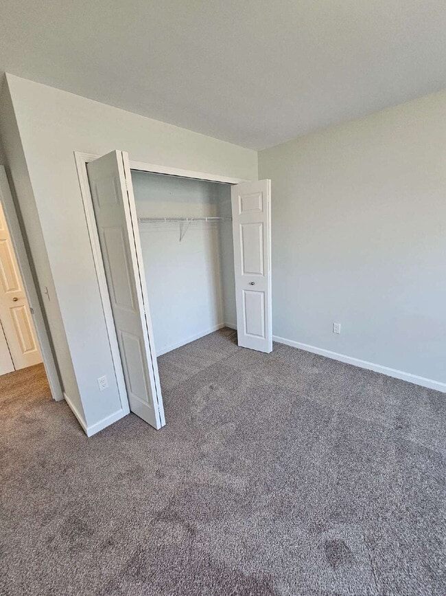 Building Photo - 4 Bed, 2.5 Bath with Granite Kitchen, Large Island, Luxury Master Suite, Full Basement, Huge Outd...