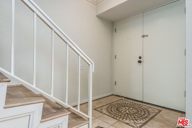 Building Photo - 5139 Balboa Blvd