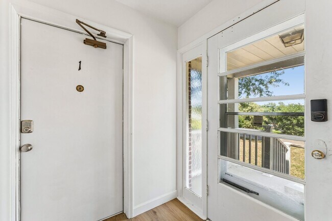 Building Photo - 1210 N 60th St