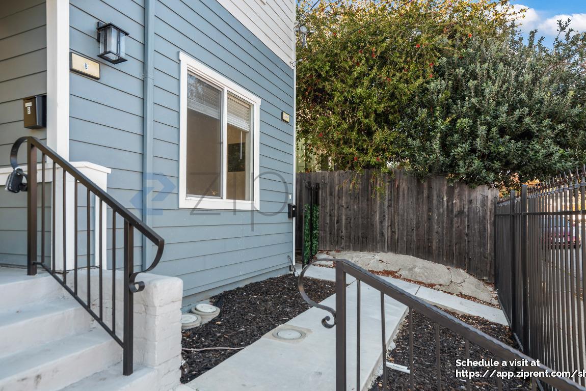 Building Photo - 3216 California St