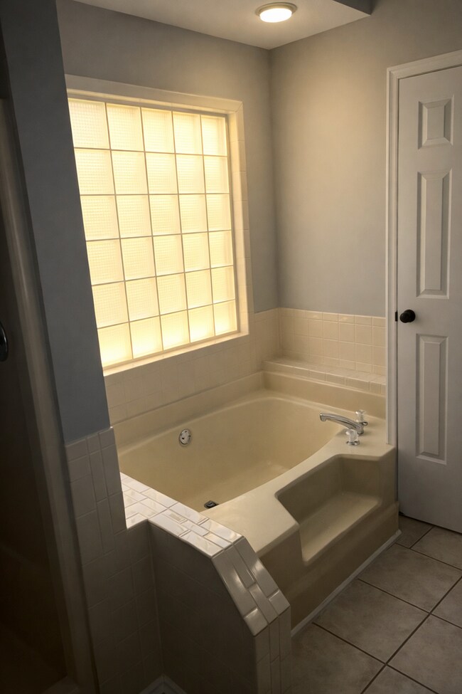 Building Photo - Charming All-Brick Corner Lot Home with Hot Tub & Fenced Yard