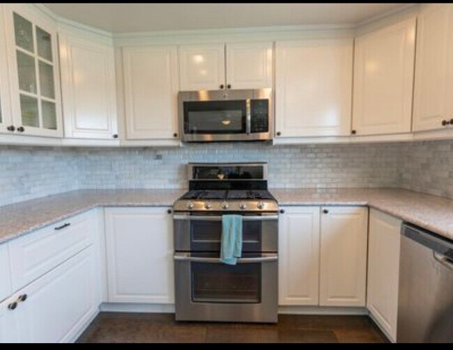 Building Photo - 1804 Sweet Briar Pl