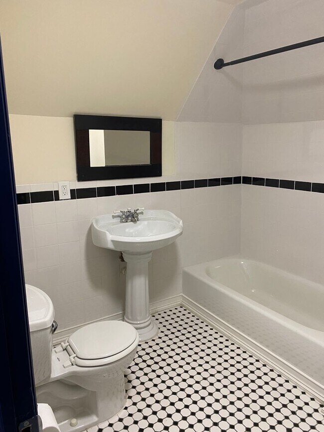 Building Photo - 192 Sheridan