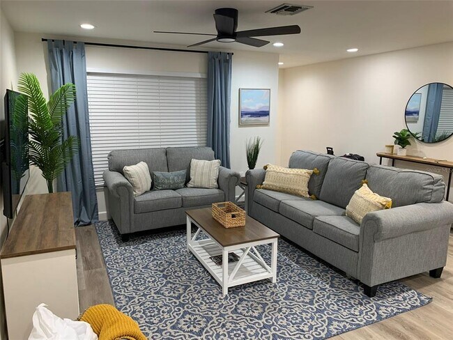 Building Photo - 23184 Glory Ave