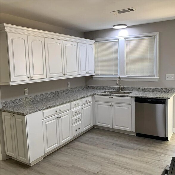 Building Photo - 3242 Southmont Dr